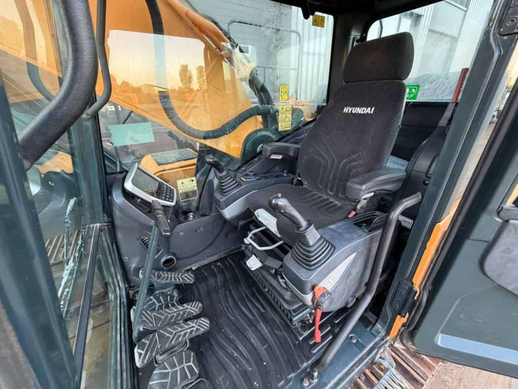 Hyundai HX380L Photo 21