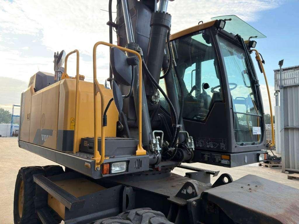 Volvo EW180E Photo 11