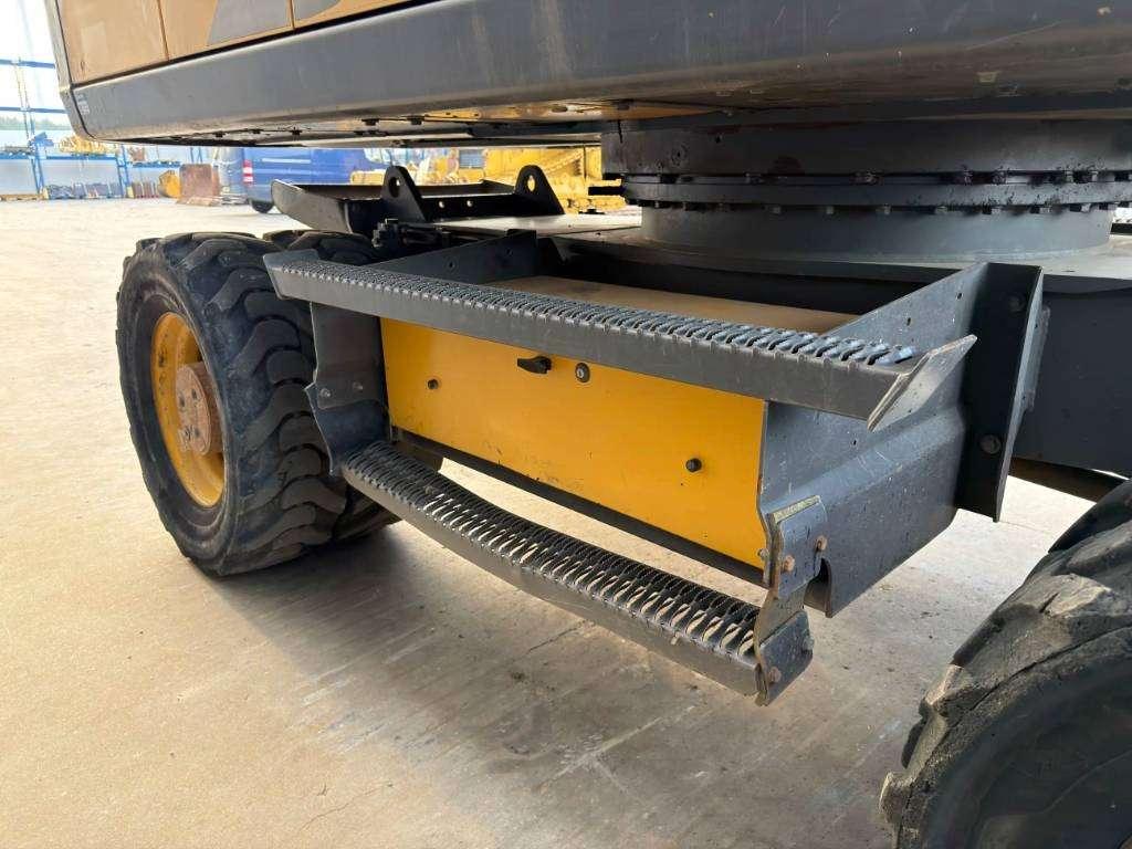 Volvo EW180E Photo 12