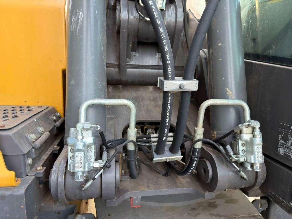 Volvo EW180E Photo 19