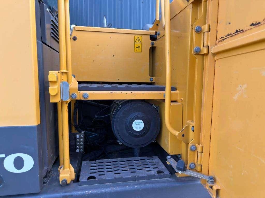 Volvo EW180E Photo 23