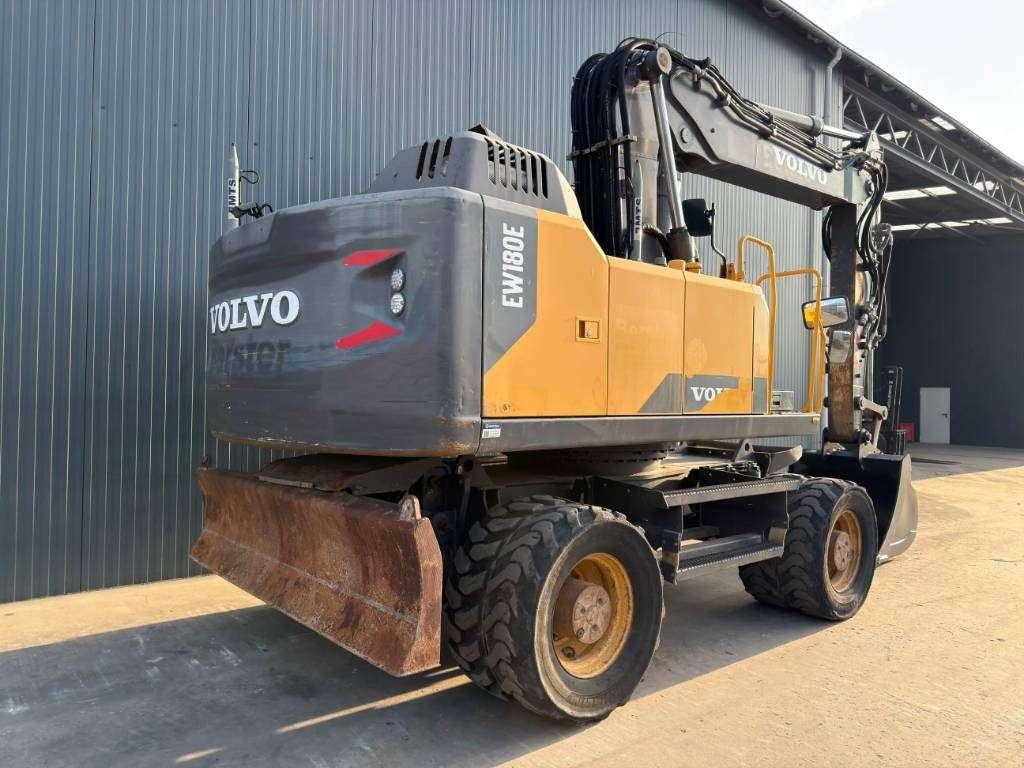 Volvo EW180E Photo 4