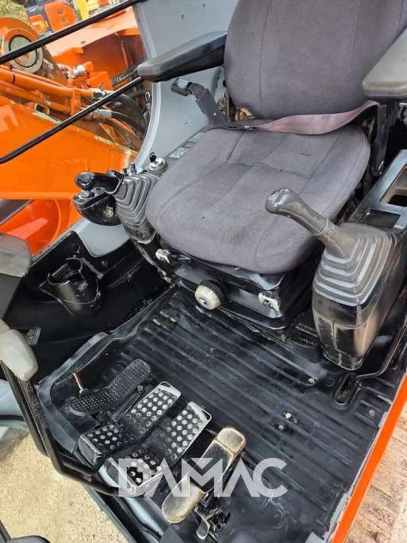 Hitachi ZX130 Photo 5