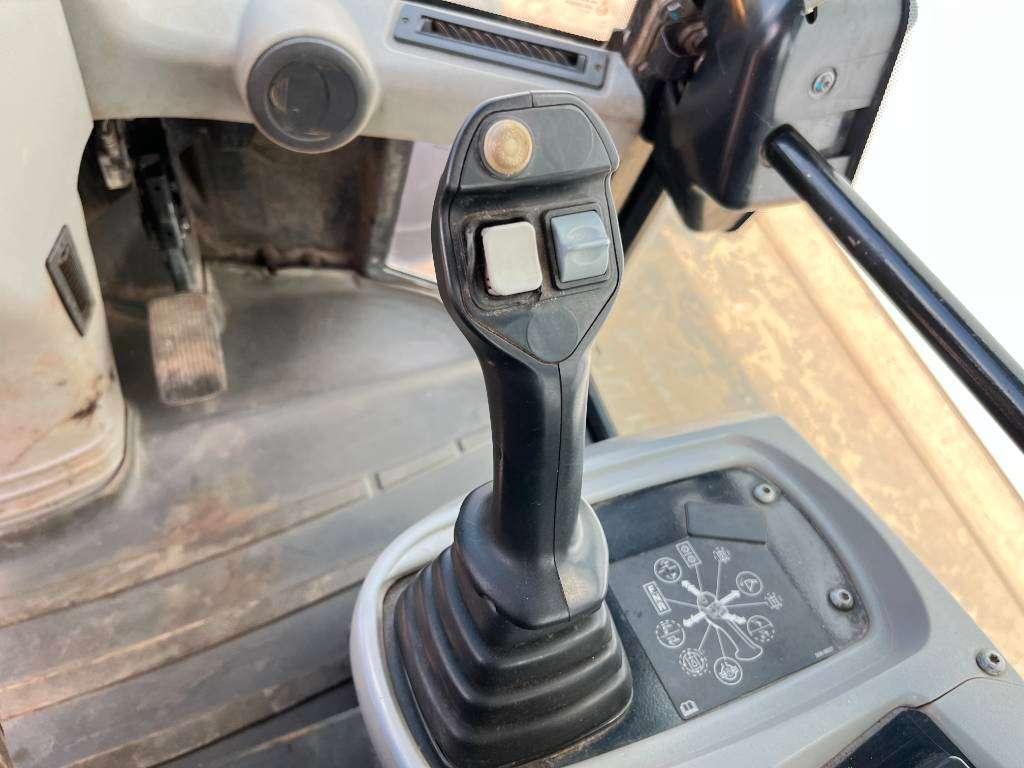 Caterpillar 908M - Quick Coupler / Automatic Greasing Photo 10