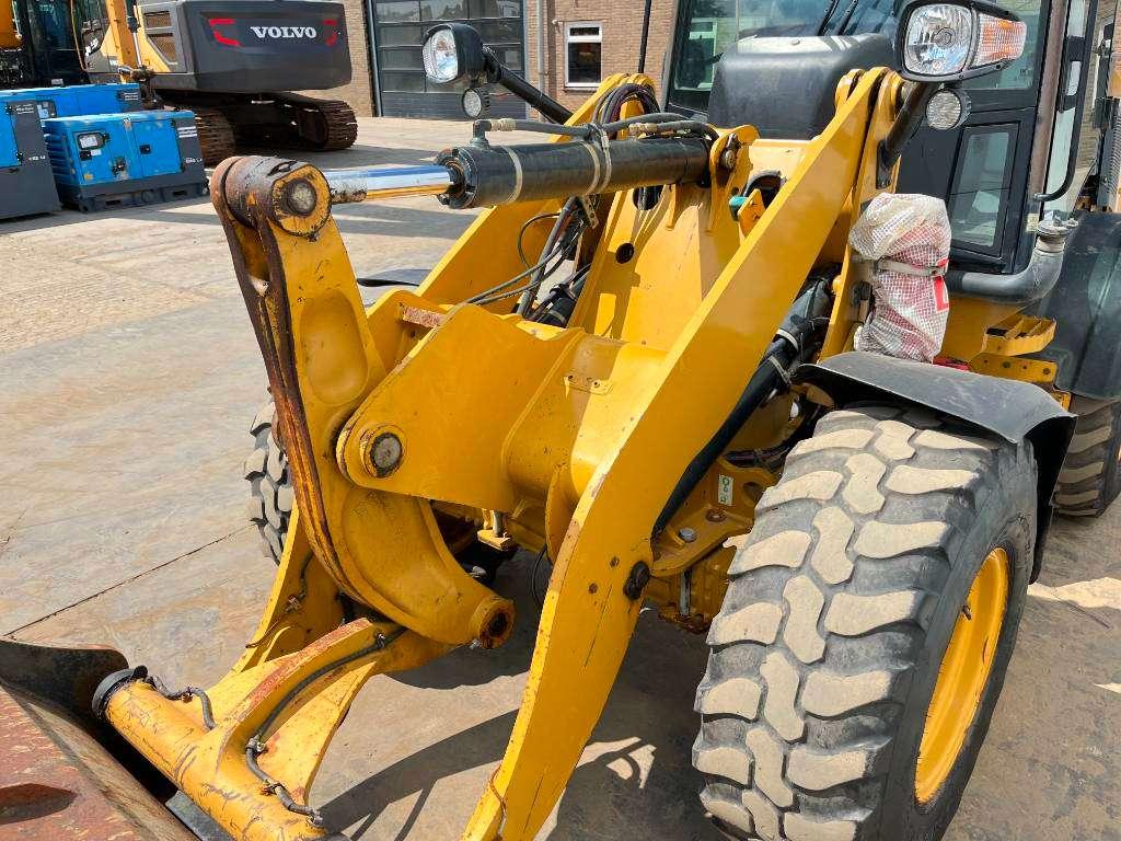 Caterpillar 908M - Quick Coupler / Automatic Greasing Photo 17
