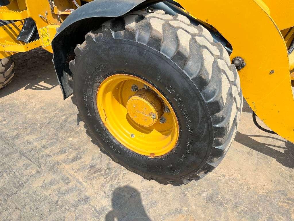 Caterpillar 908M - Quick Coupler / Automatic Greasing Photo 22