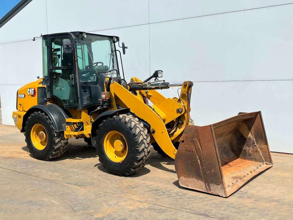 Caterpillar 908M - Quick Coupler / Automatic Greasing Photo 7