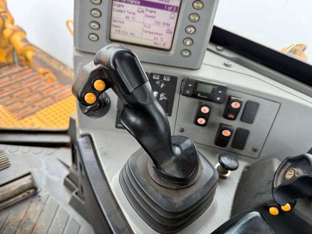 CAT D8T - GERMAN Machine / Ripper Photo 10