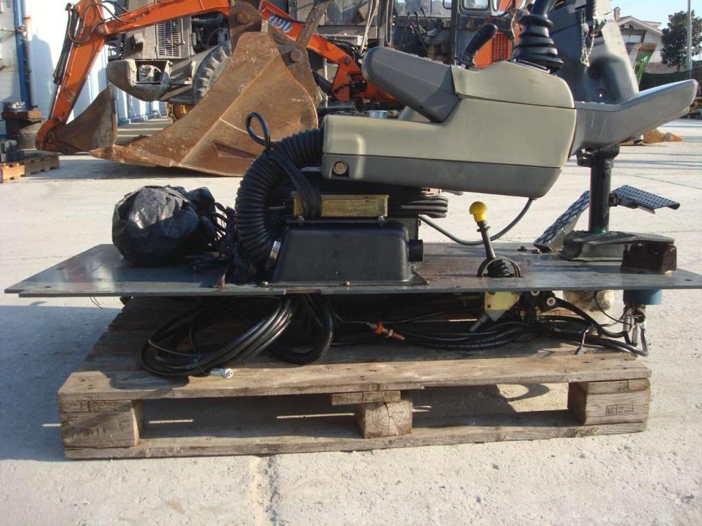 Under-cab control unit with pilot controls for Fiat Hitachi 150W3 Photo 4