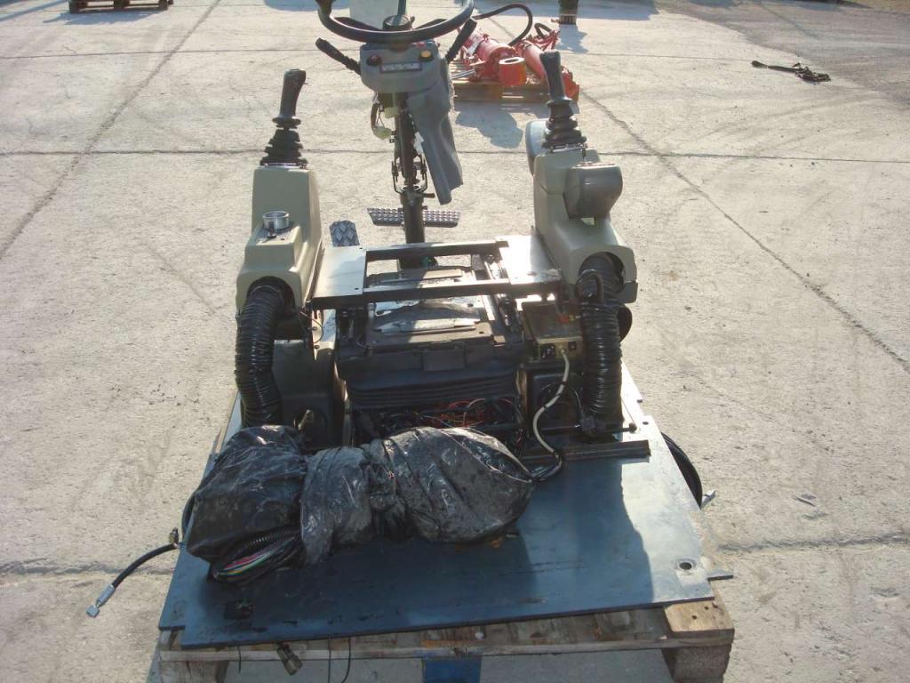 Under-cab control unit with pilot controls for Fiat Hitachi 150W3 Photo 7