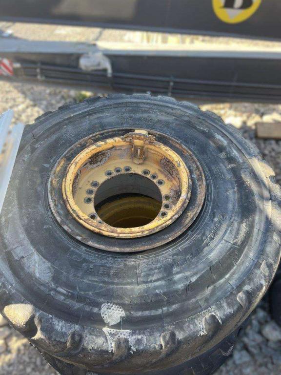 for 23.5R25 tires Rims for Volvo L110, L120 Photo 2