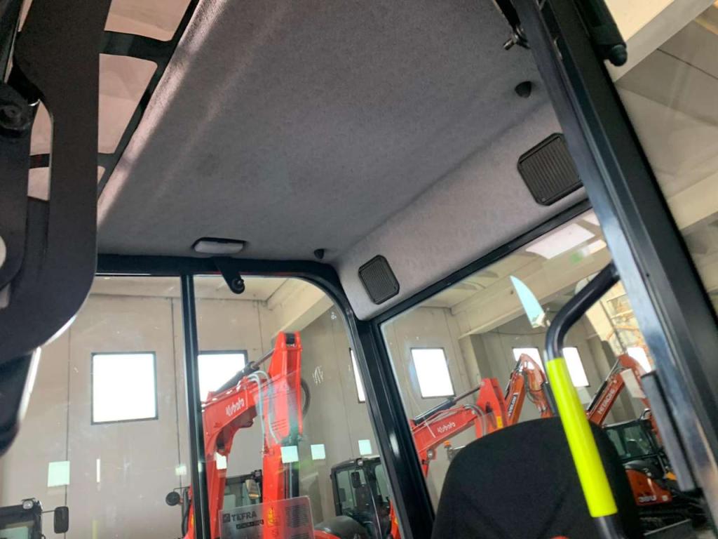 Kubota U27 Photo 4