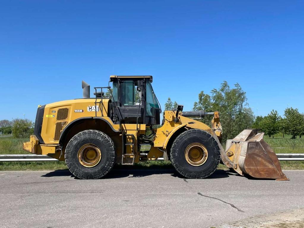 Caterpillar 966M Photo 6