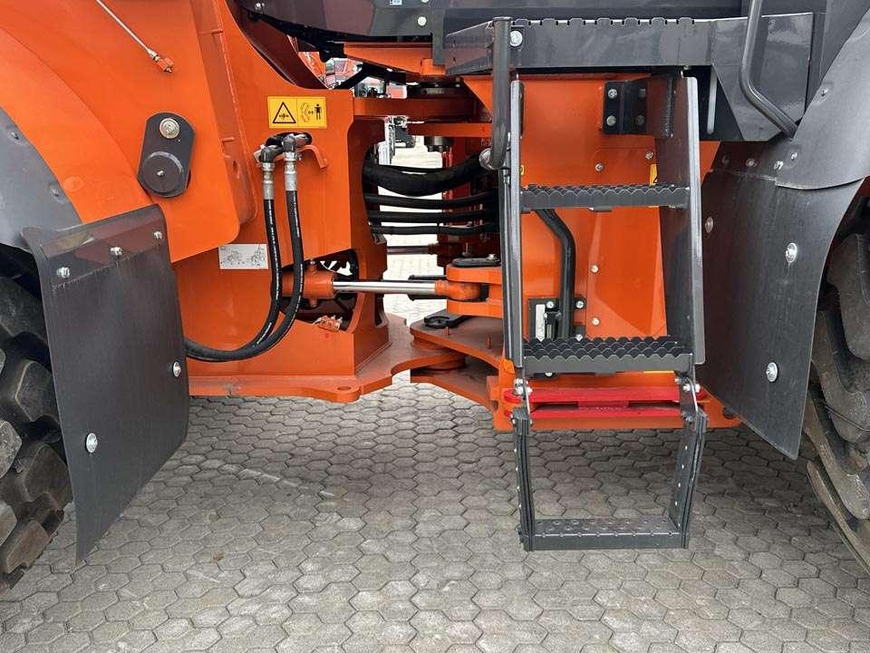 Hitachi ZW250-7 Photo 6