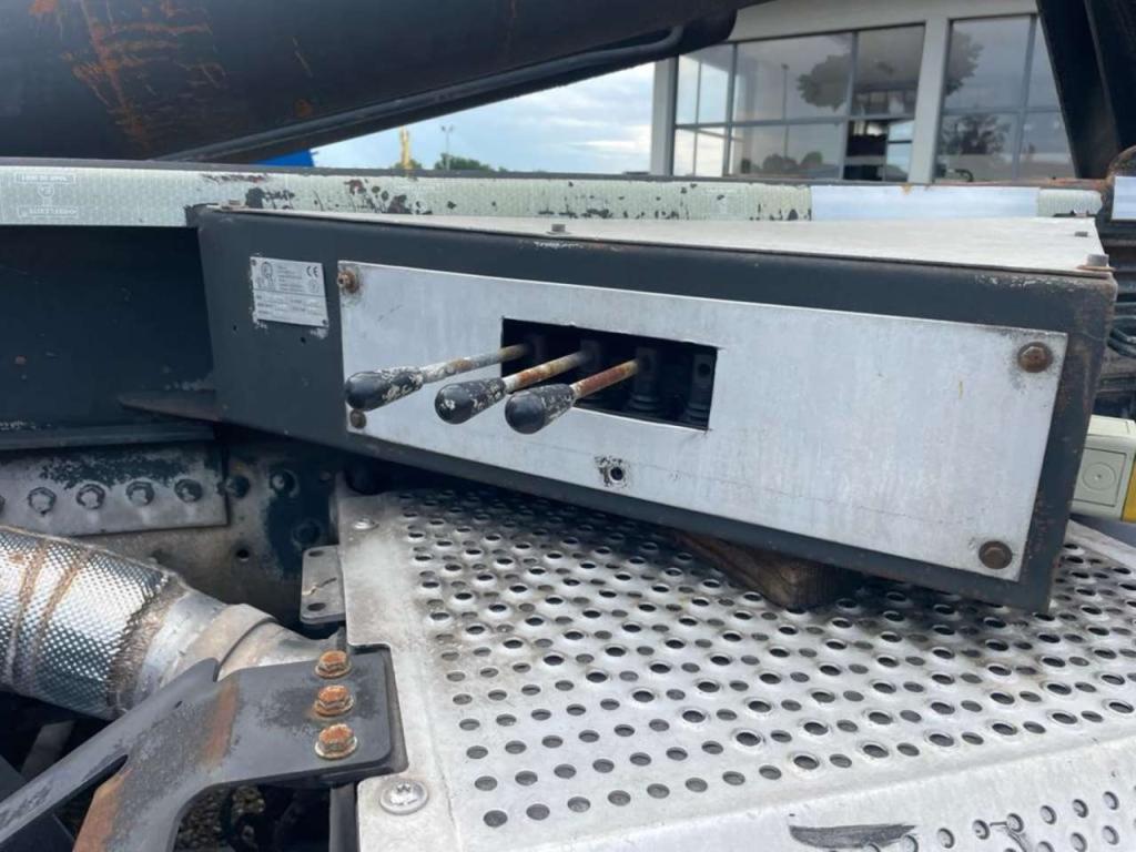 Mercedes-Benz 4144 Photo 11