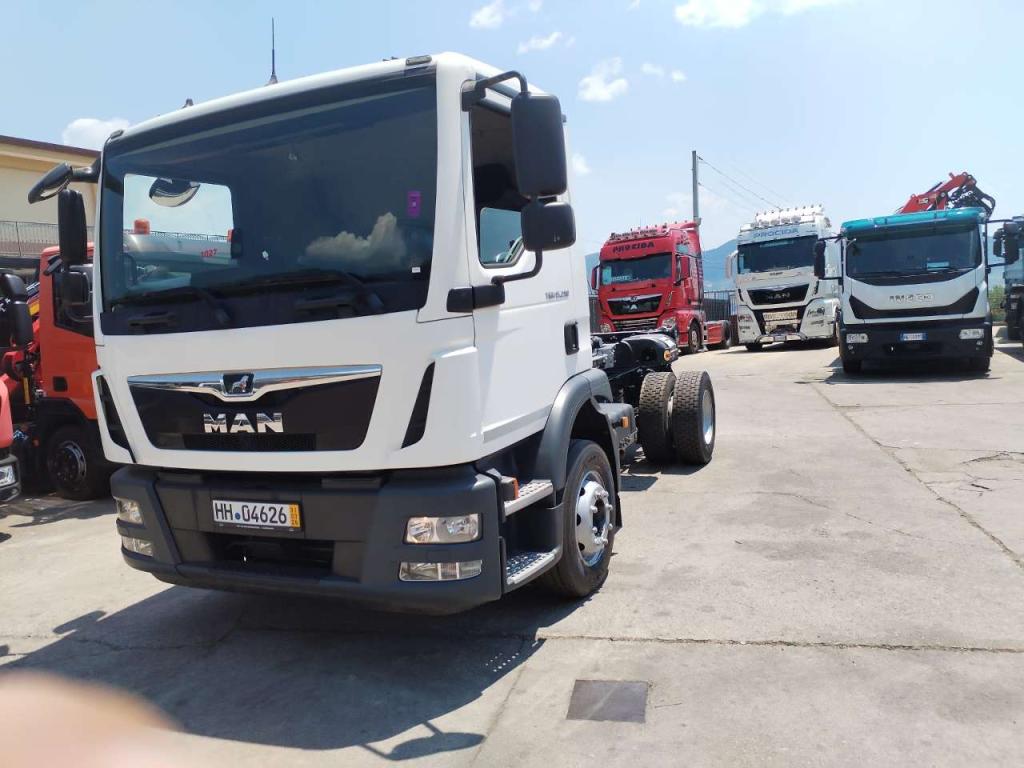 Iveco TGM 15.290 Photo 16