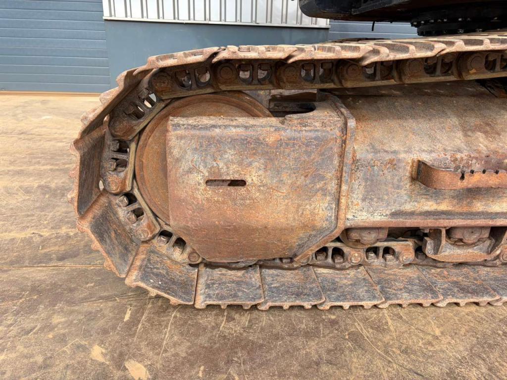 Hitachi ZX225US5LC Photo 10