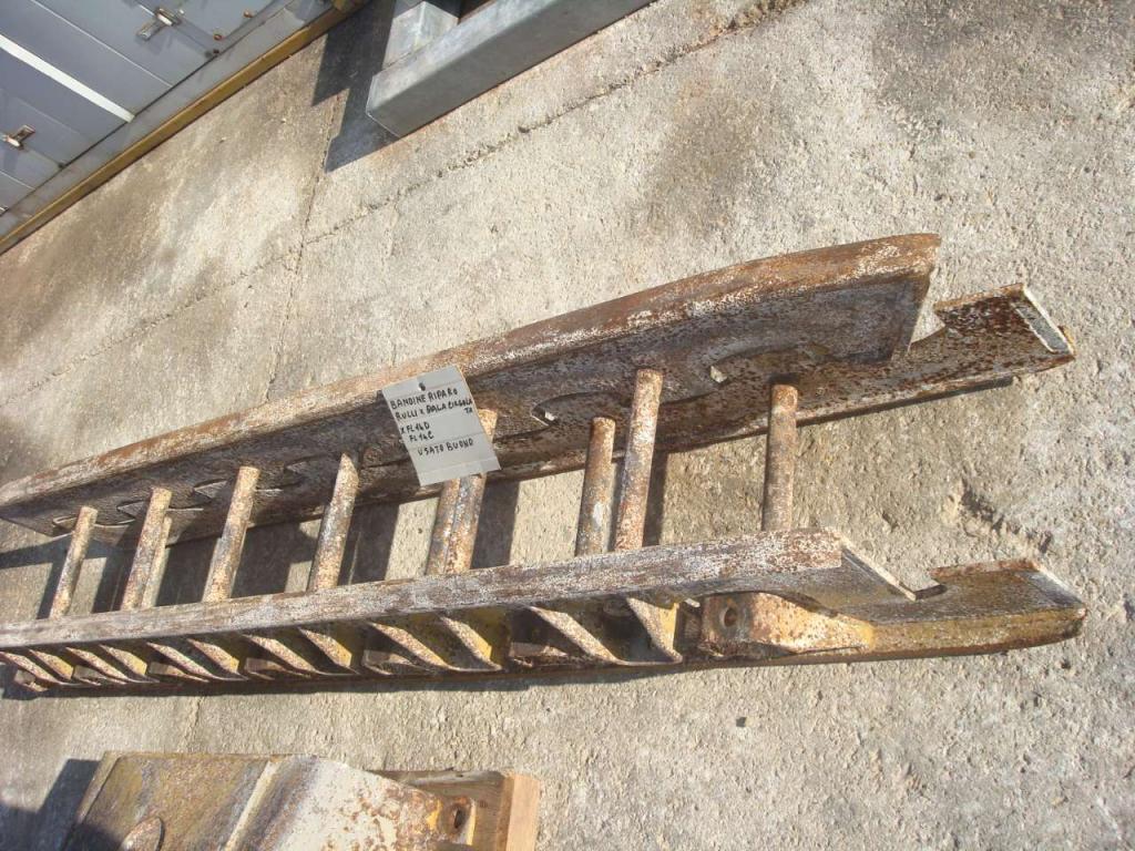 Track roller guard for Fiat Allis FL14D Photo 1