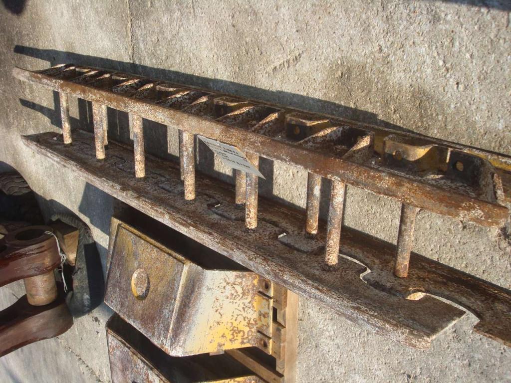Track roller guard for Fiat Allis FL14D Photo 4