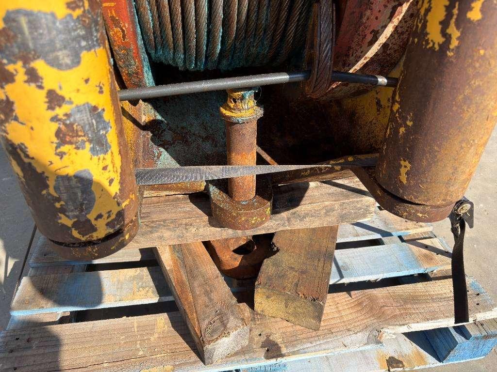 Caterpillar D6H / D6R / D6T Winch - Paccar PA110 Photo 12