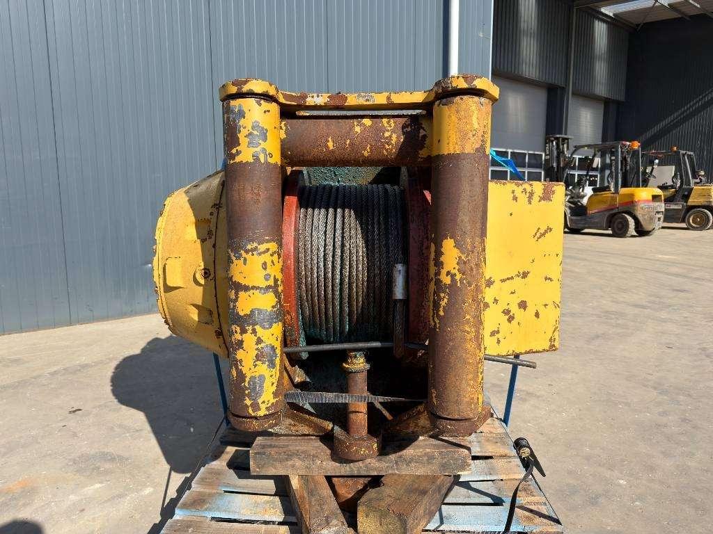 Caterpillar D6H / D6R / D6T Winch - Paccar PA110 Photo 2