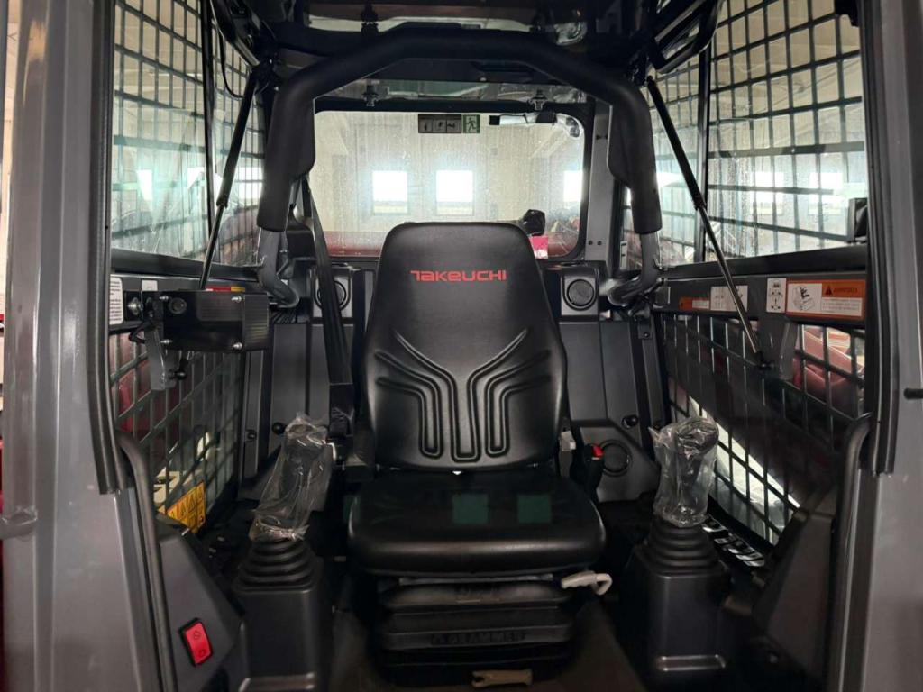 Takeuchi TL12V2 Photo 8