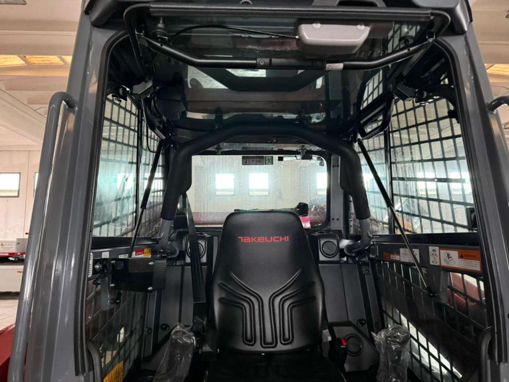 Takeuchi TL12V2 Photo 9