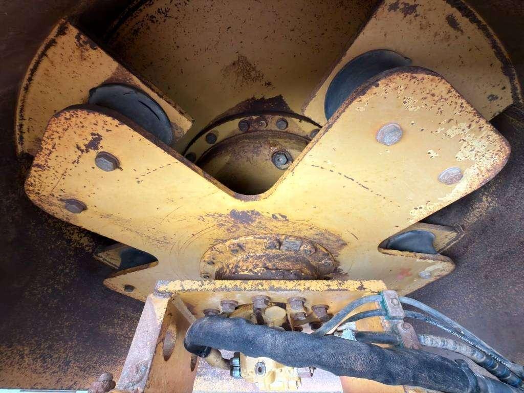 Caterpillar CS74 Photo 19