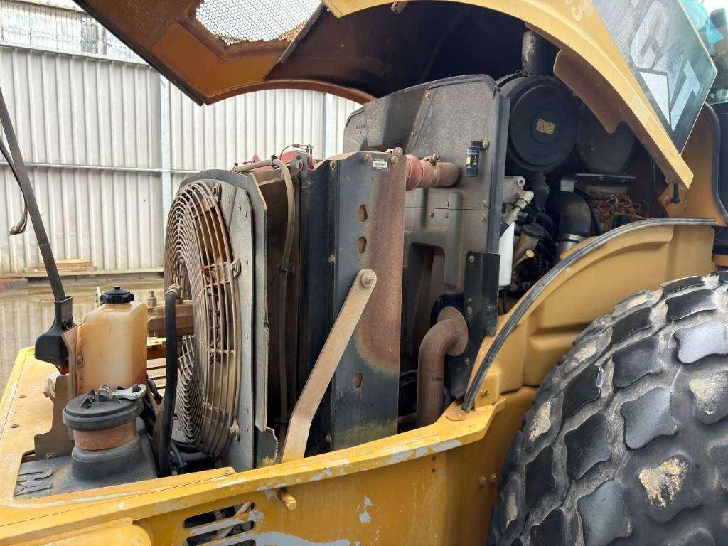 Caterpillar CS74 Photo 24