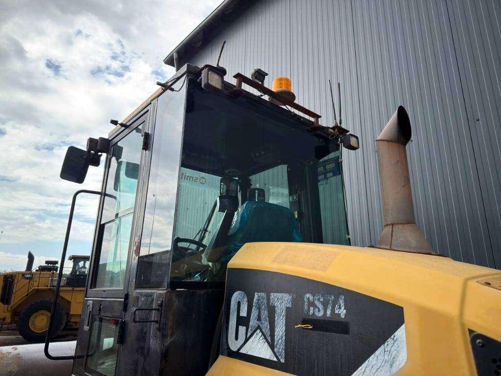 Caterpillar CS74 Photo 7
