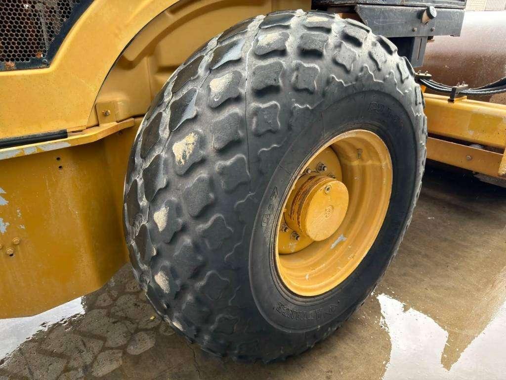 Caterpillar CS74 Photo 9