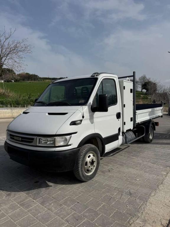 Iveco 35C12 Photo 2