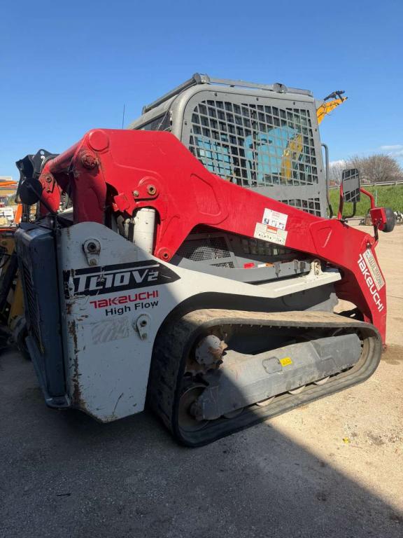 Takeuchi TL10V2 Photo 1