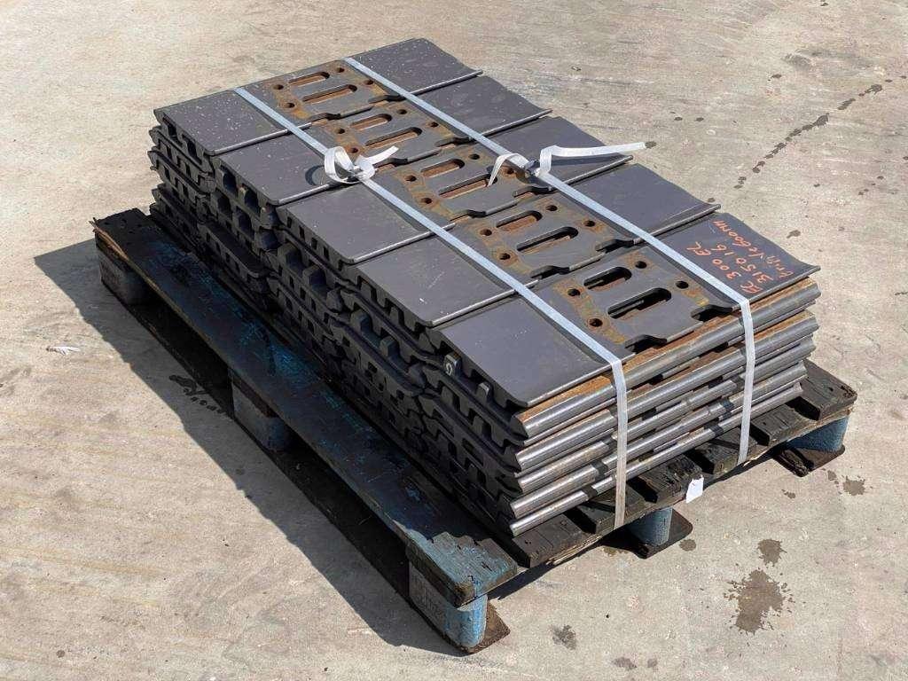 Undercarriage for Case CX290 / CX300 Shoes/Pads Photo 2