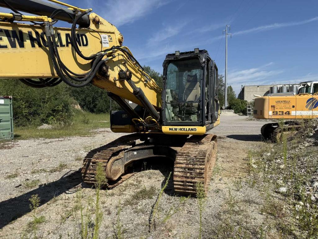 New Holland E 245 C Photo 4