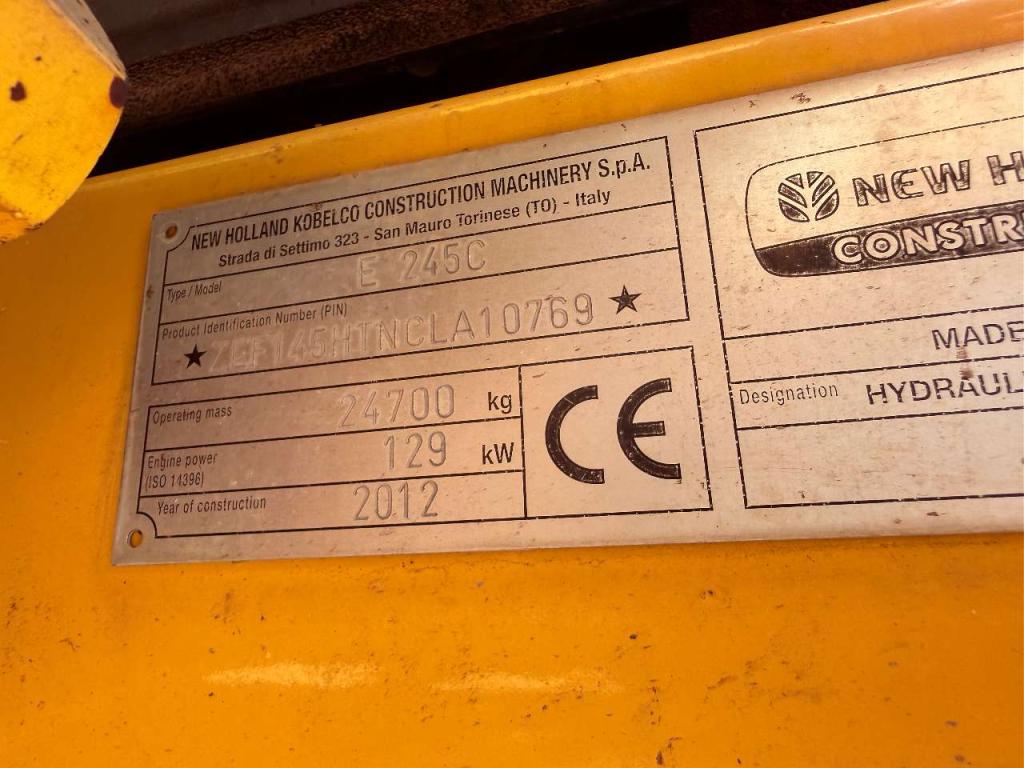 New Holland E 245 C Photo 8