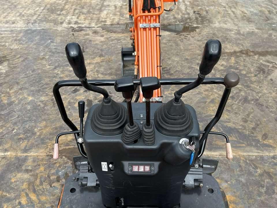 Hitachi ZX10U-2 Photo 11