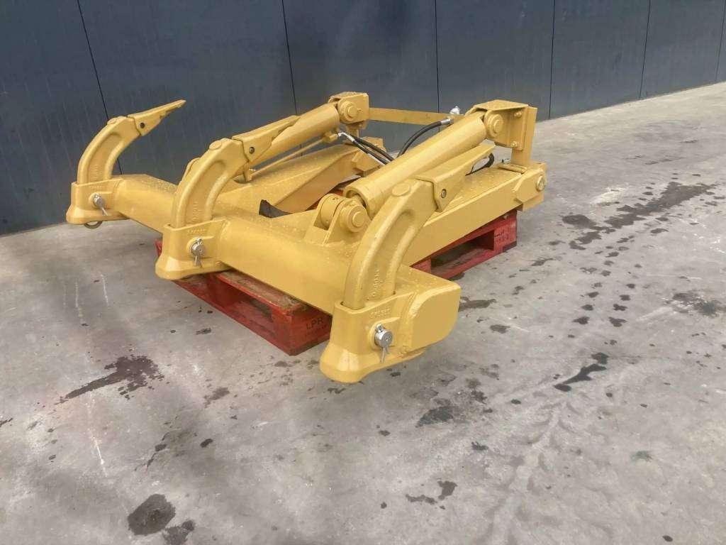 Caterpillar D4H Ripper Photo 6