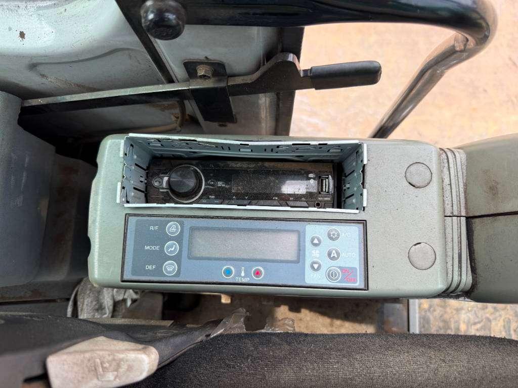 Kobelco SK135SRLC-1E - Extra High Cabin / Hammer Lines Photo 11