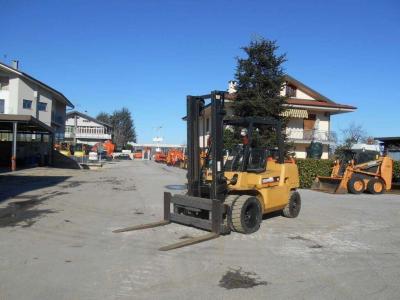 Caterpillar DP40KL sold by Massucco T. Srl