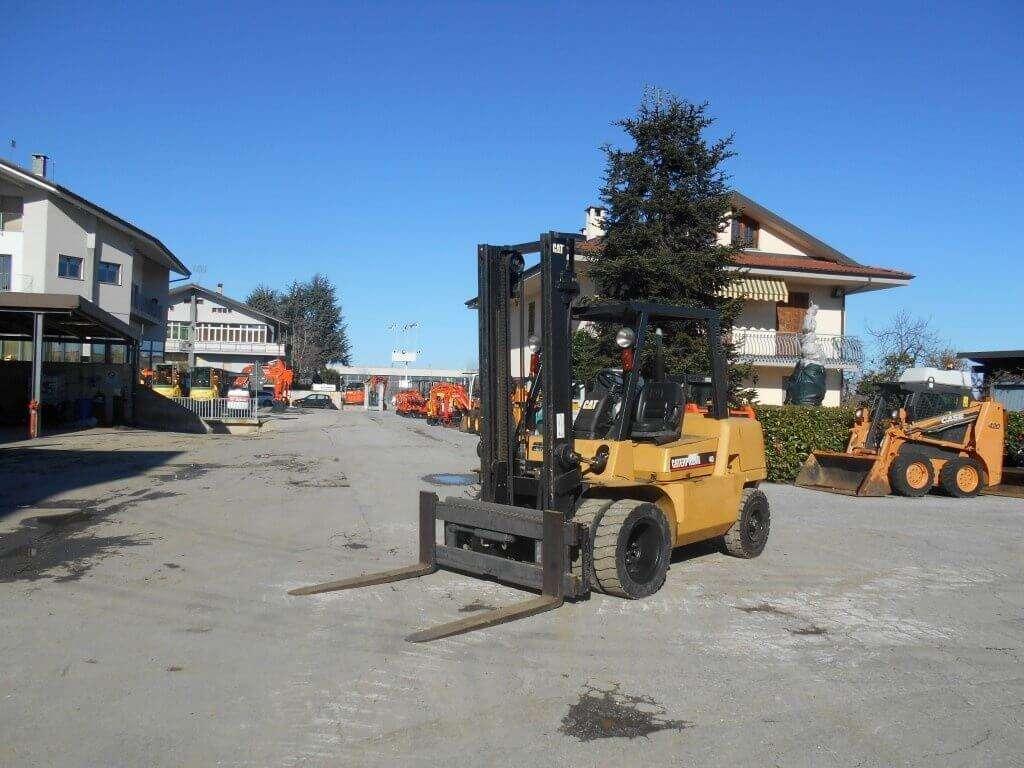 Caterpillar DP40KL Photo 1