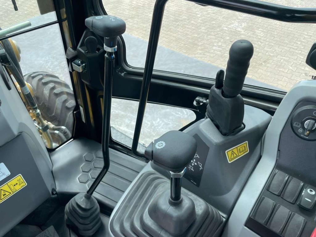 Caterpillar 424 Photo 21