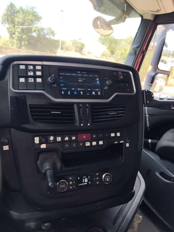 Iveco X-WAY 570 Photo 8