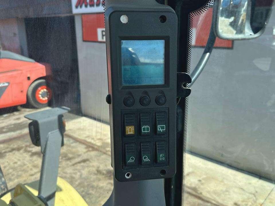 New Holland W130 Photo 17