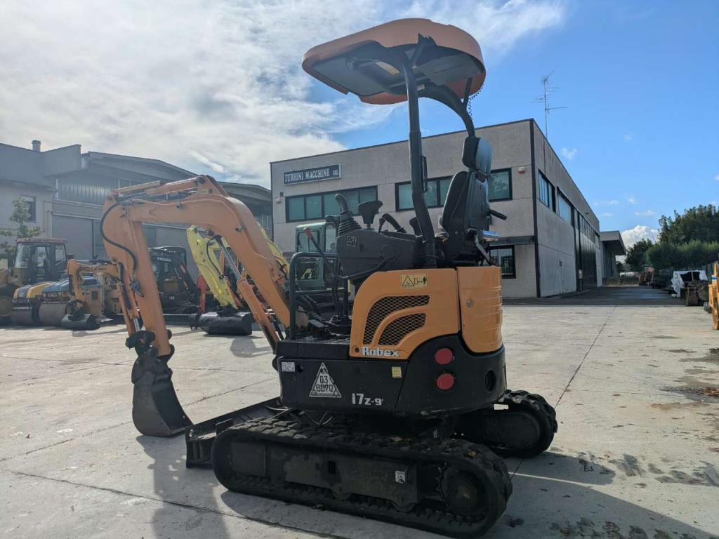 Hyundai 17Z9a Photo 2
