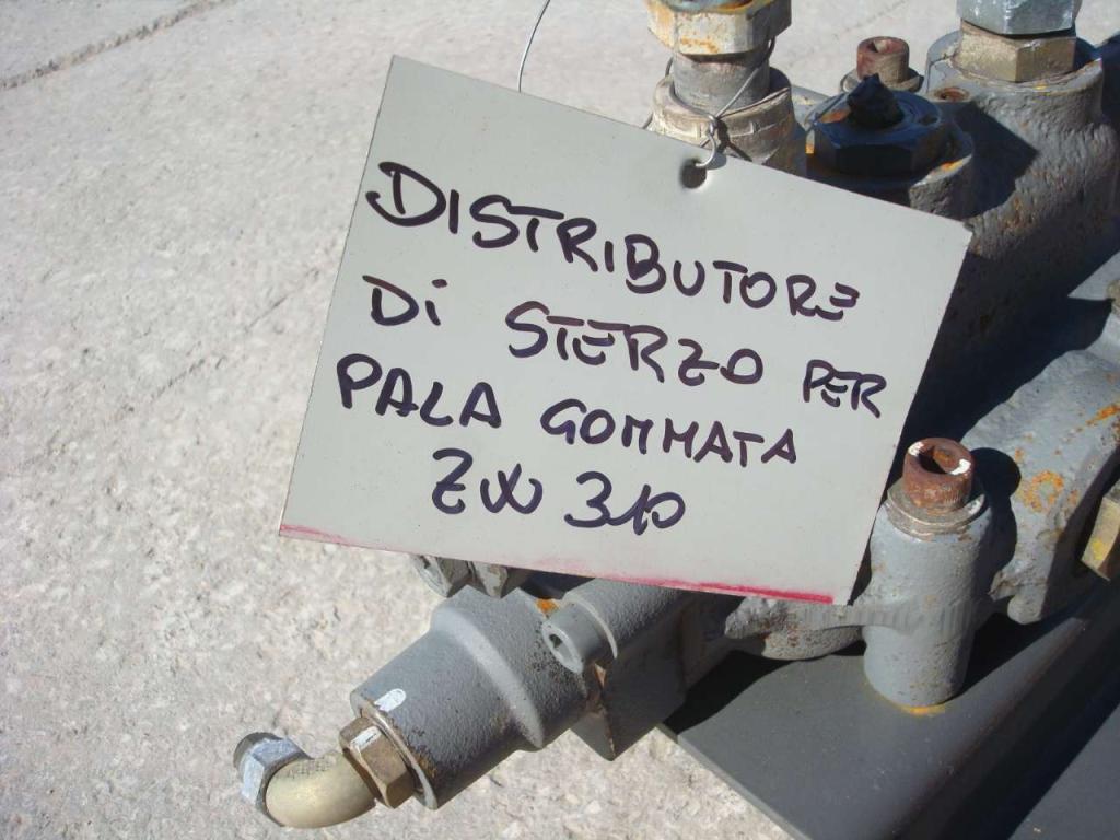 Distributore di sterzo for PALA GOMMATA ZW310 Photo 2