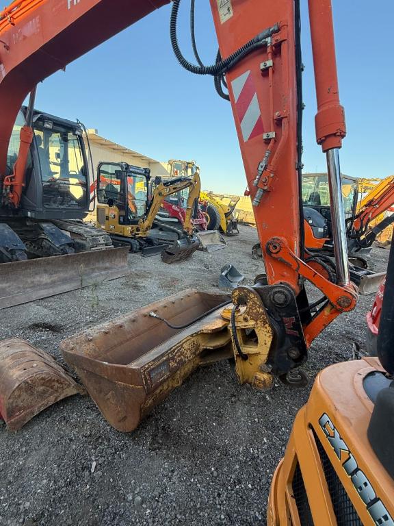 Hitachi ZX135US-3 Photo 4