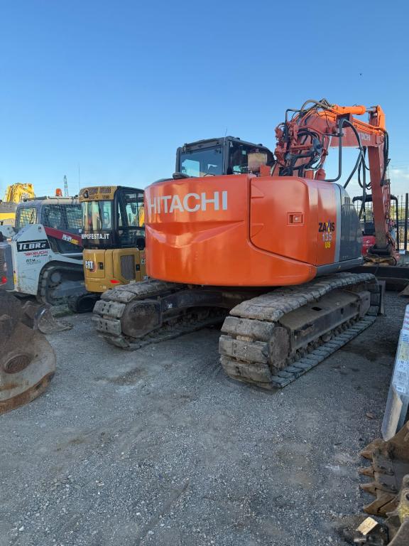 Hitachi ZX135US-3 Photo 5