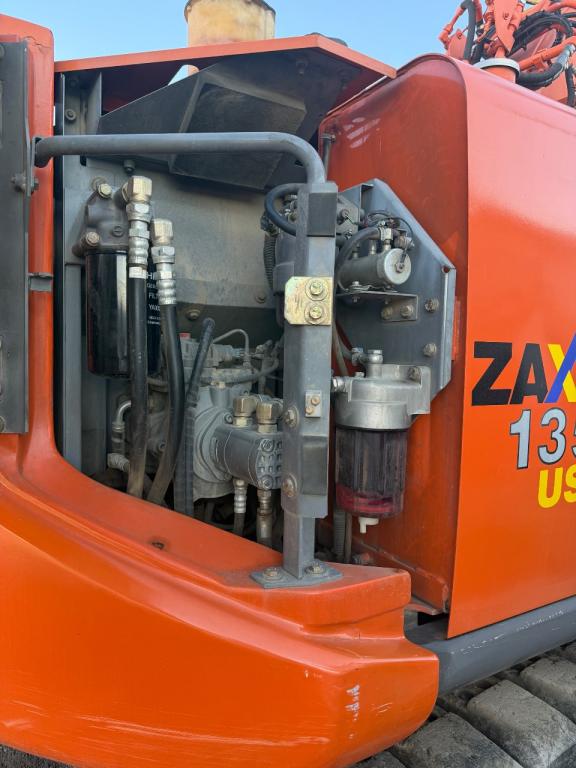 Hitachi ZX135US-3 Photo 6
