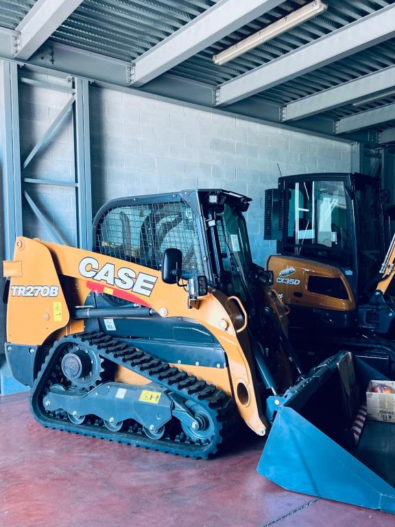Case TR207B Photo 1